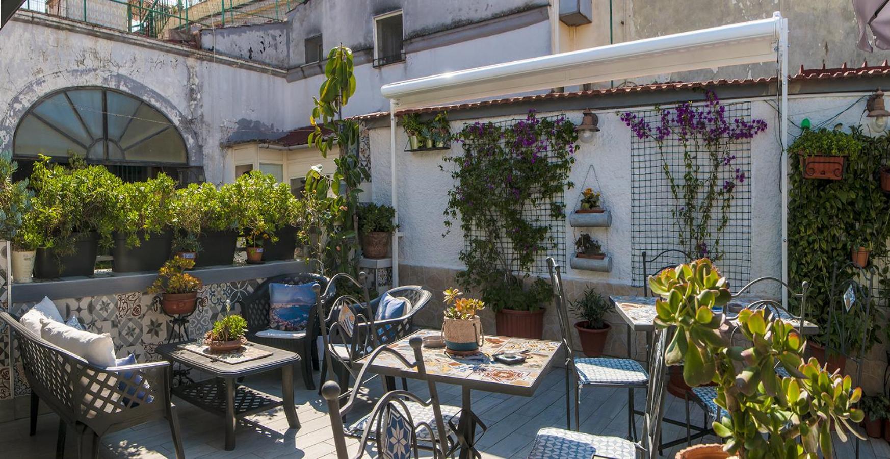 La Terrazza Ai Miracoli Bed & Breakfast Napels